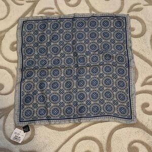 # 4/36 Blue and silver pocket square , 100% silk